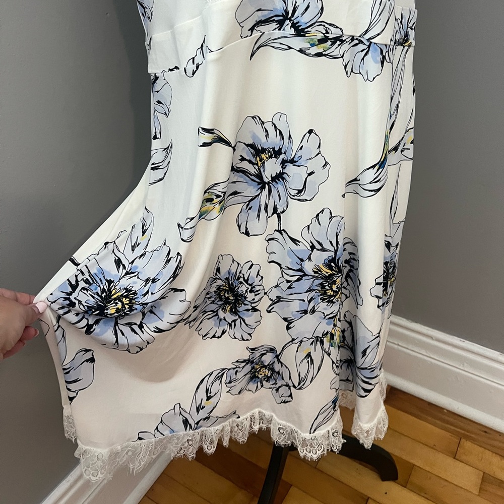 ✨NWT - Karl Lagerfeld Floral Print Lace Trim Dress in Black Multi✨ - Picture 5 of 12